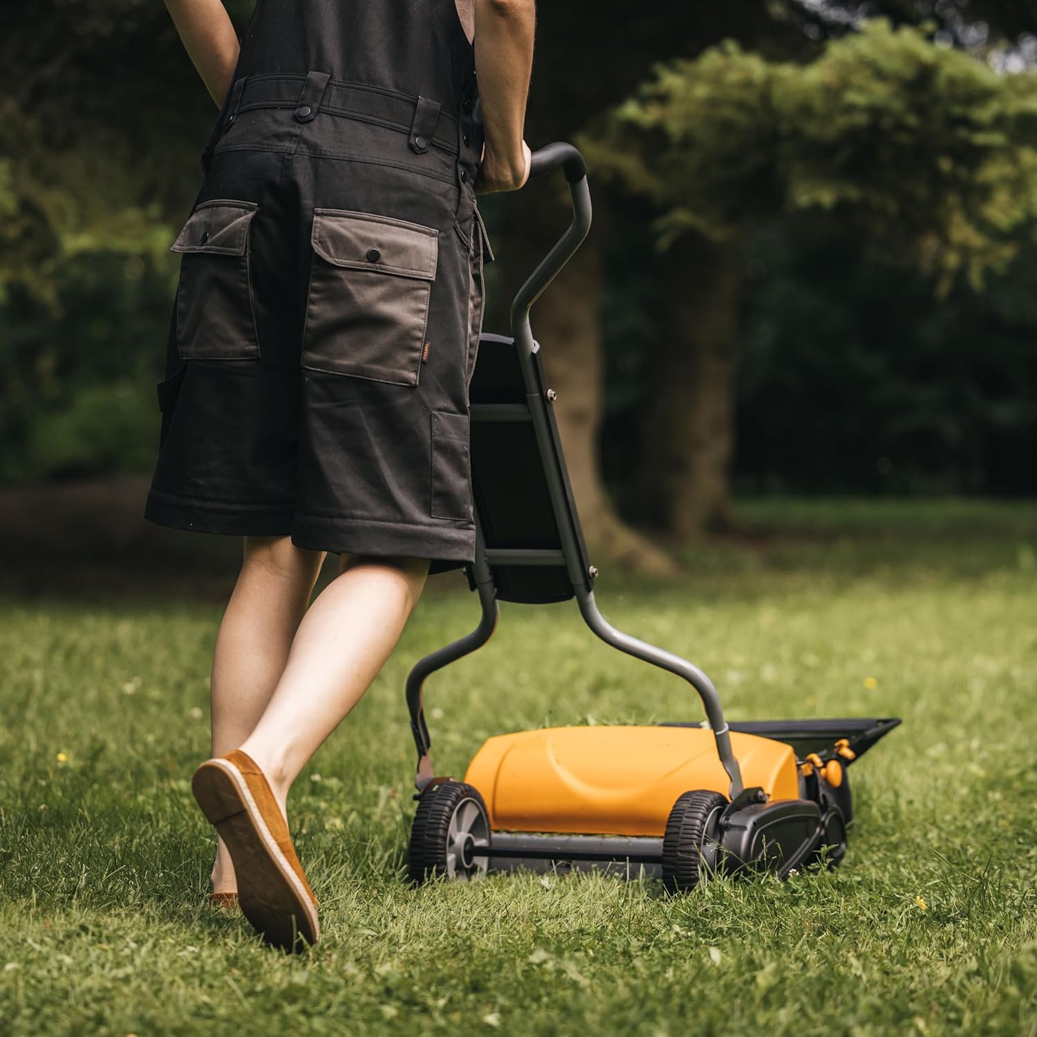 Podadora de máxima bobina Fiskars de 18 pulgadas